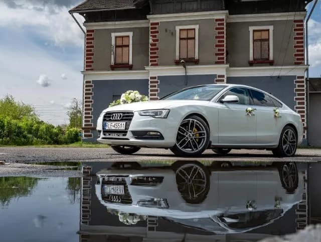 Ile kosztuje wynajem auta do ślubu? Sprawdź, jak zaoszczędzić