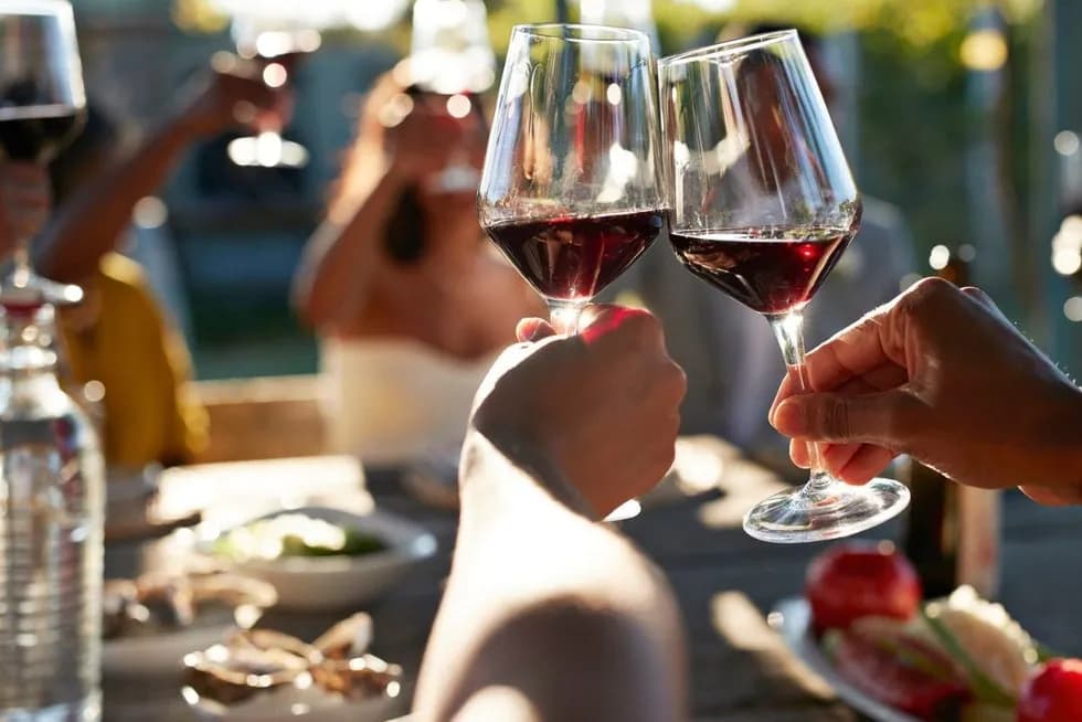 Jak obliczyć alkohol na wesele, aby nie przepłacić i nie zabrakło