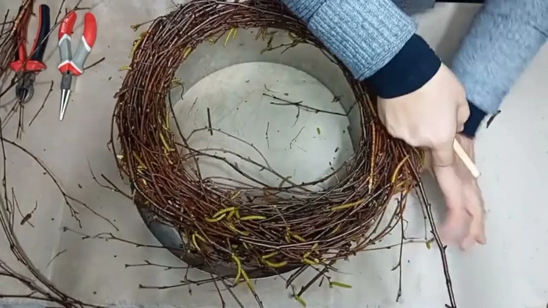 Jak zrobić wianek dekoracyjny? Proste kroki i niezbędne materiały