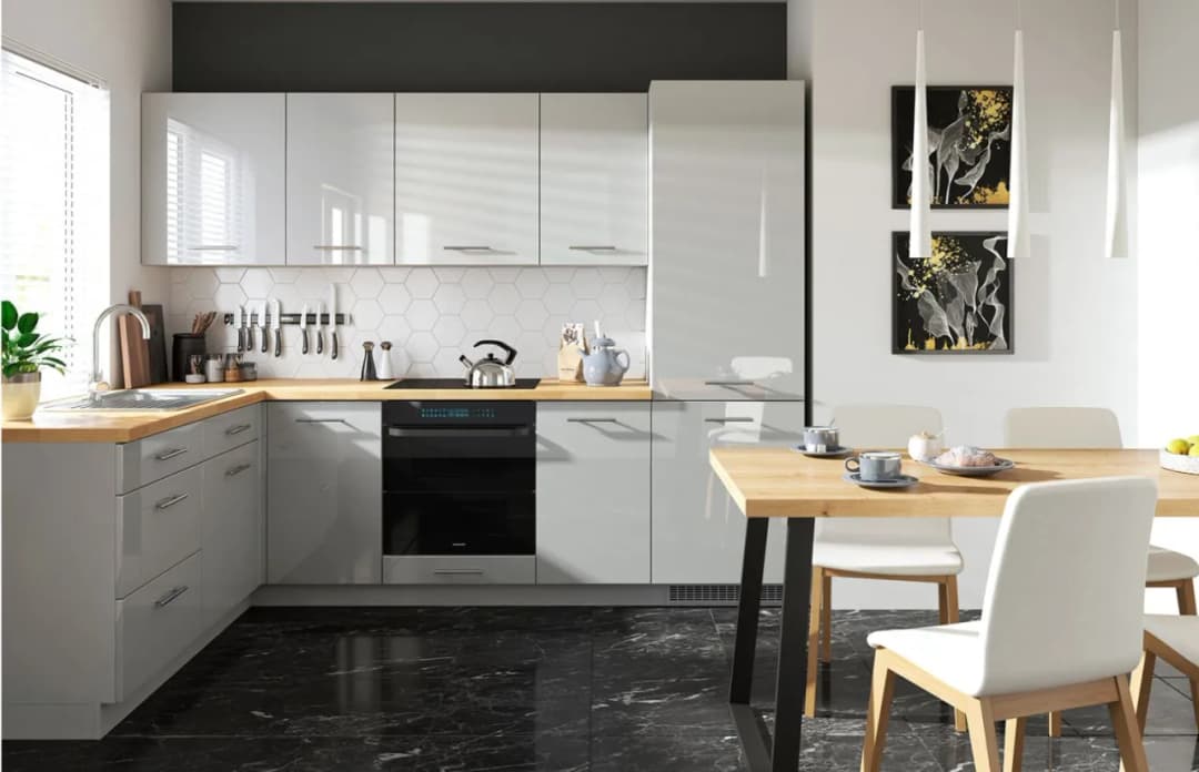 Co położyć na ścianę w kuchni między szafkami, aby uniknąć błędów?